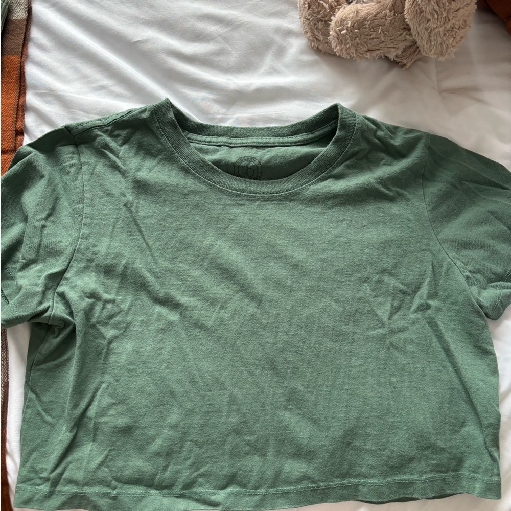 URABAN OUTFITTERS crop top